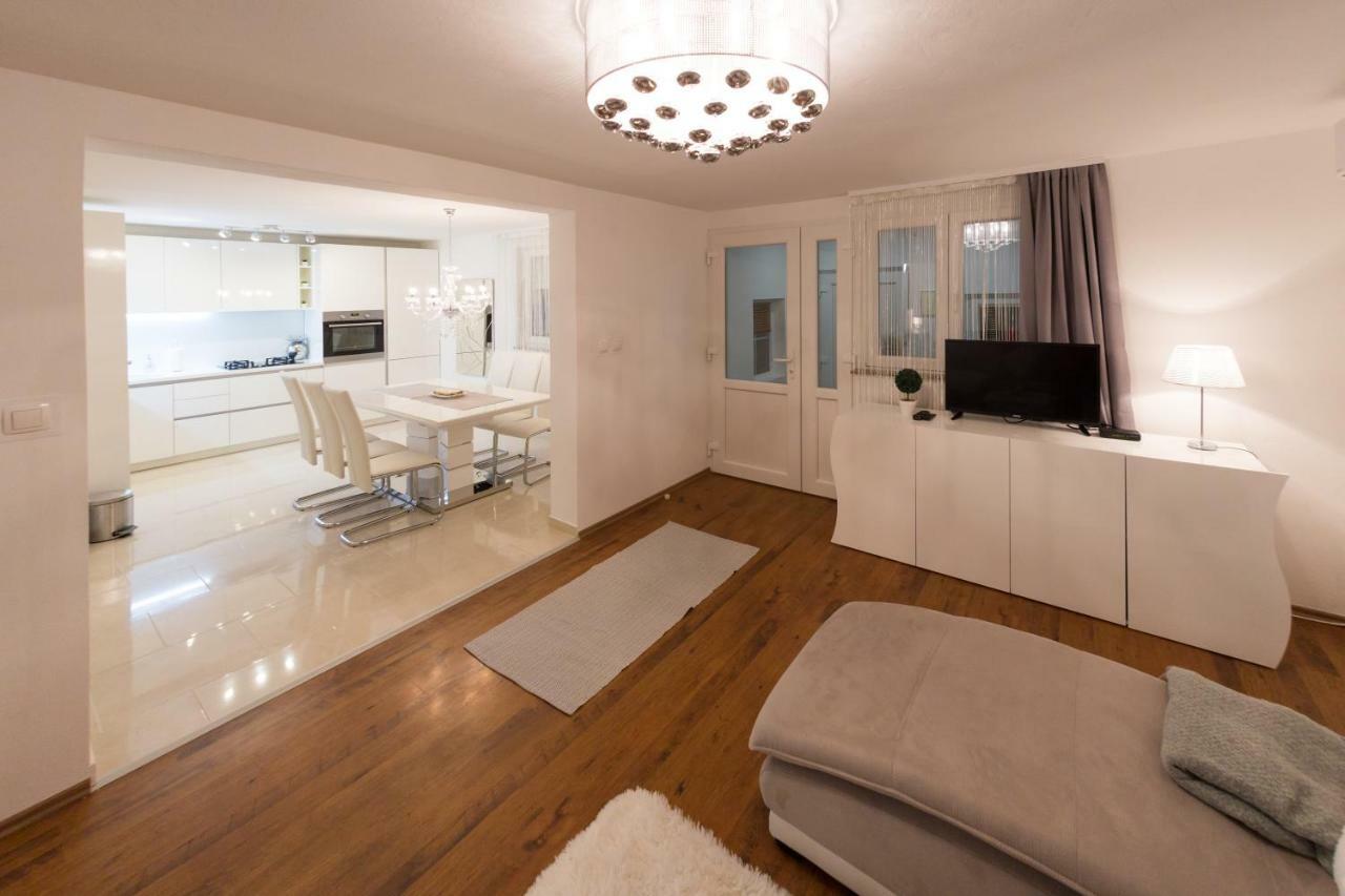 Apartman Korina Otočac Buitenkant foto